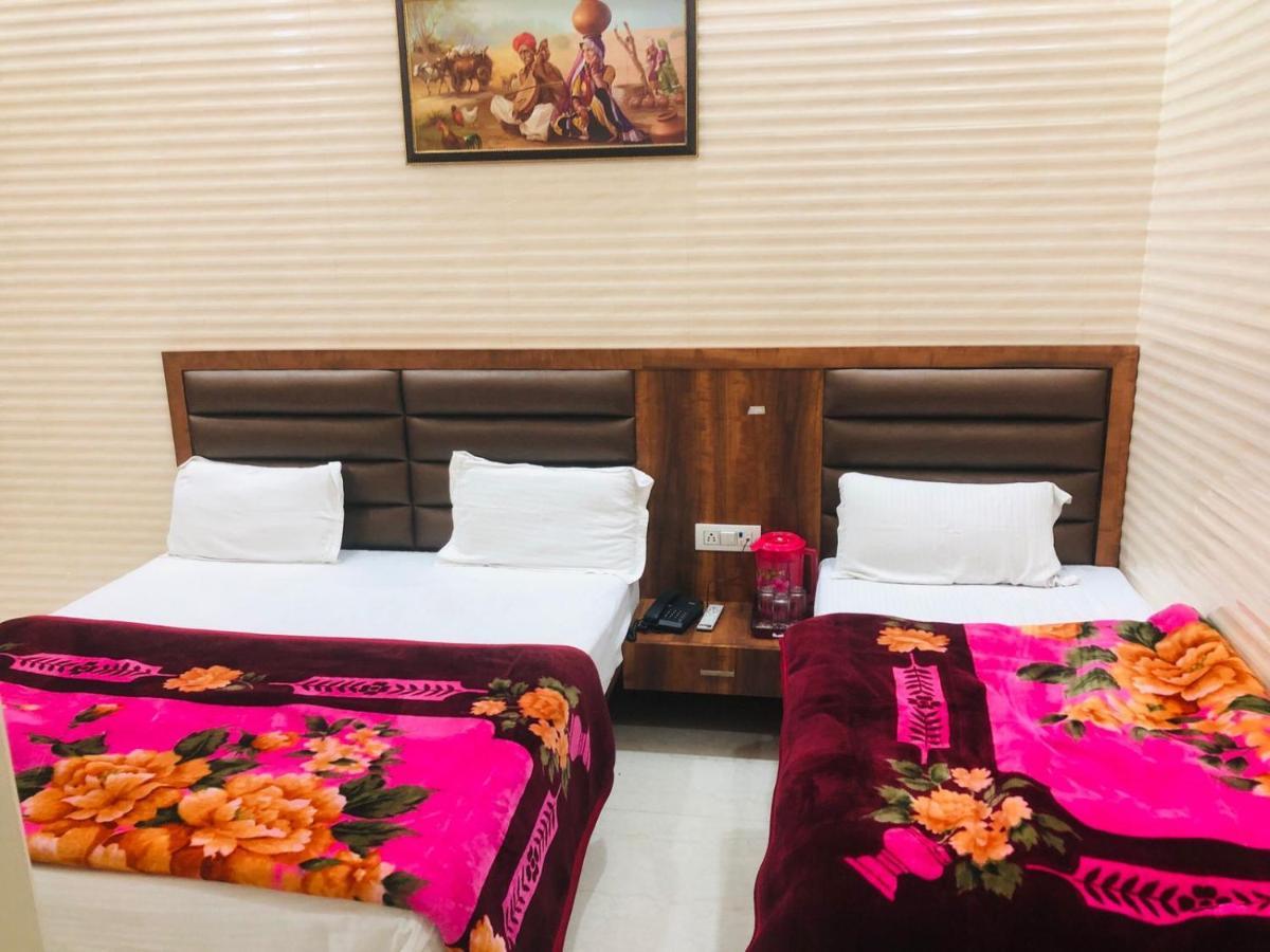 Jasneet Homestay Amritsar Phòng bức ảnh